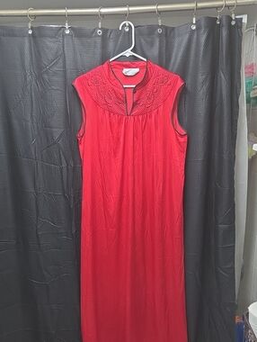 Vintage Vandemere Red Quilted Floral Maxi Nightgown Loungewear